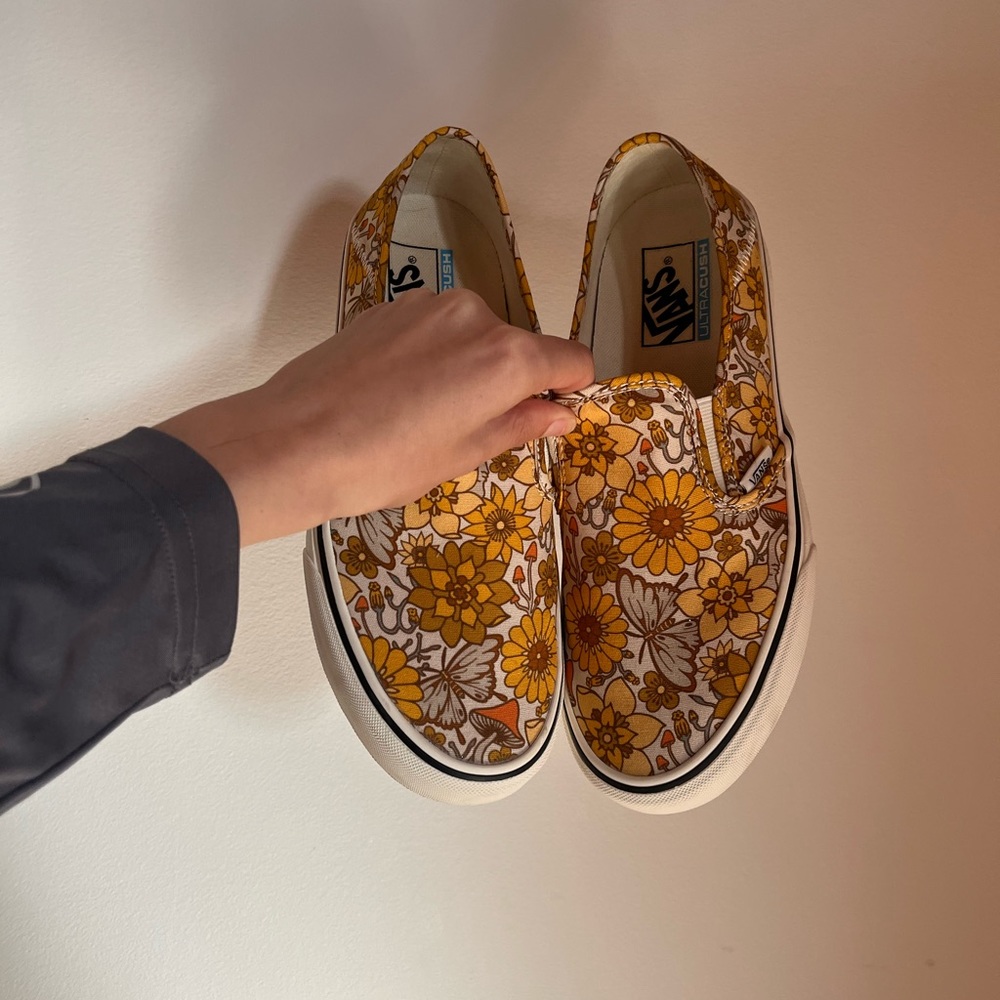 RARE FIND: VANS Trippy floral slip ons WORN 2x